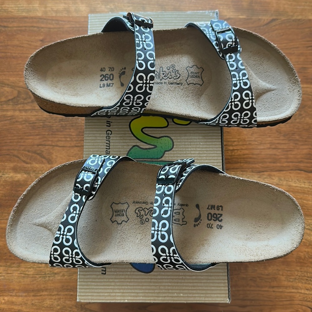 Birki’s NEW IN BOX! B&W print double strap leather/cork sandals L9/M7/Euro40